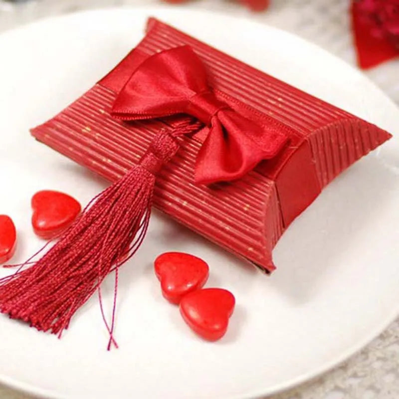 50pcs Pillow Box Wedding Favors with Tassel