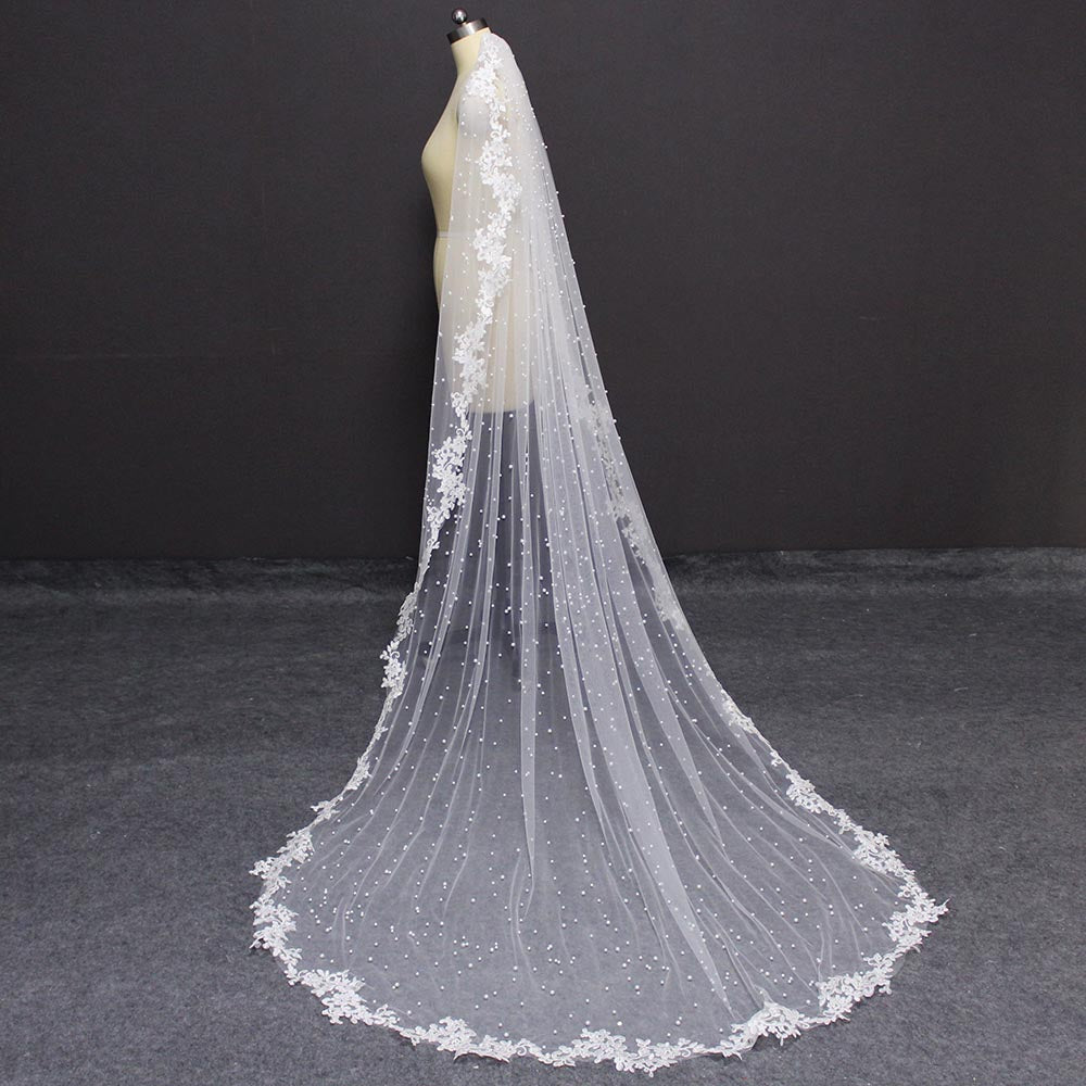 High Quality Pearls Wedding Veil With Lace Appliques Edge