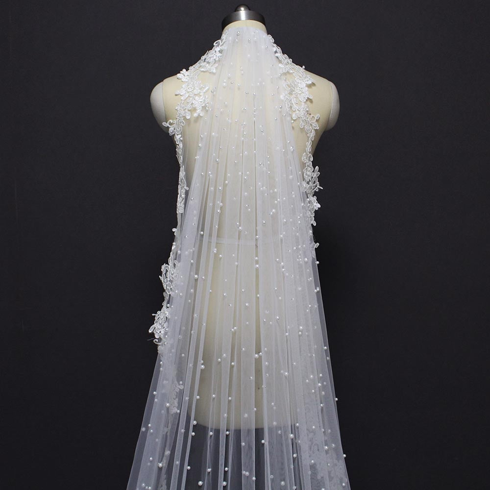 High Quality Pearls Wedding Veil With Lace Appliques Edge