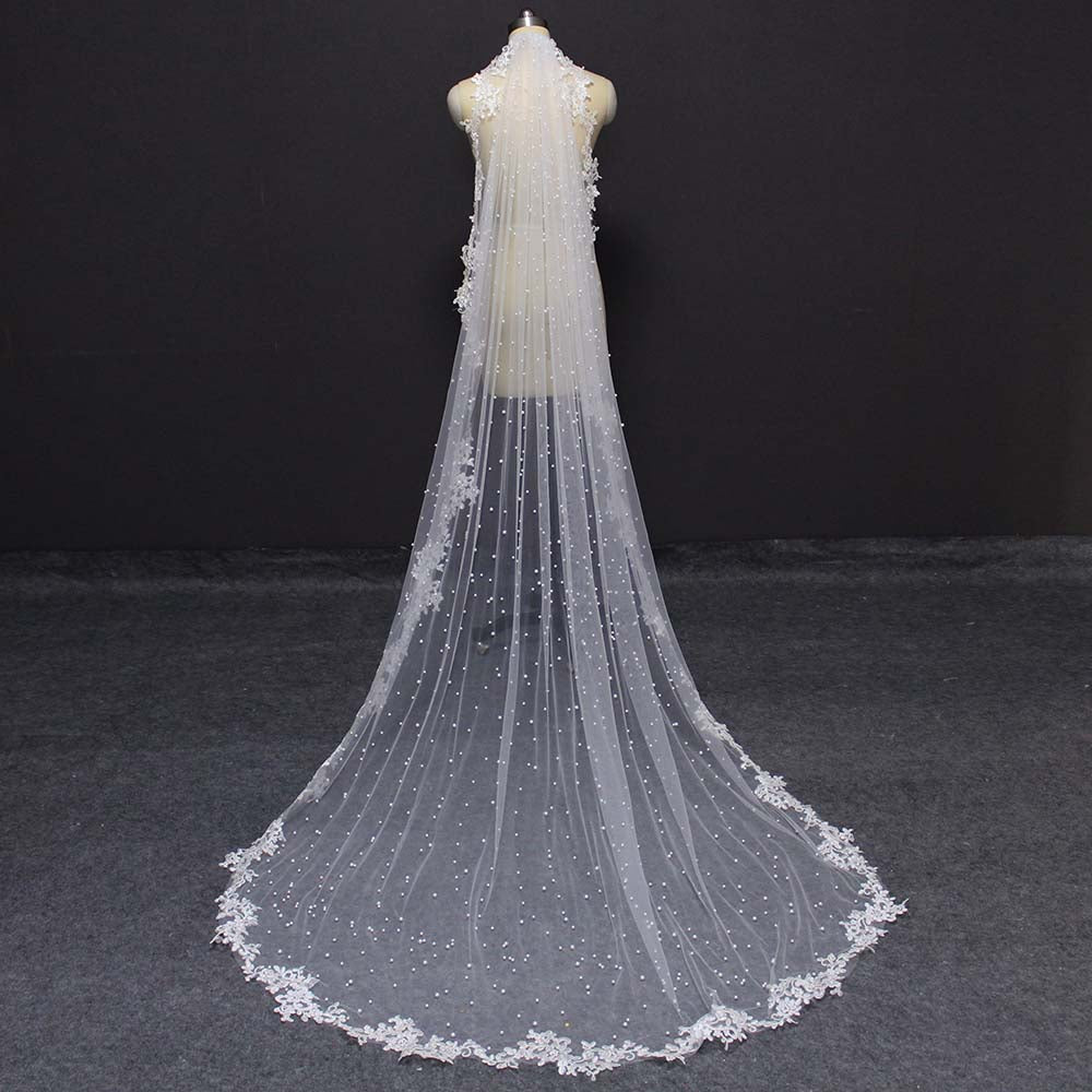 High Quality Pearls Wedding Veil With Lace Appliques Edge