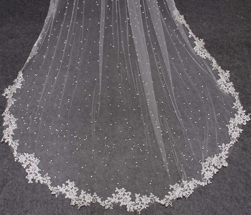 High Quality Pearls Wedding Veil With Lace Appliques Edge