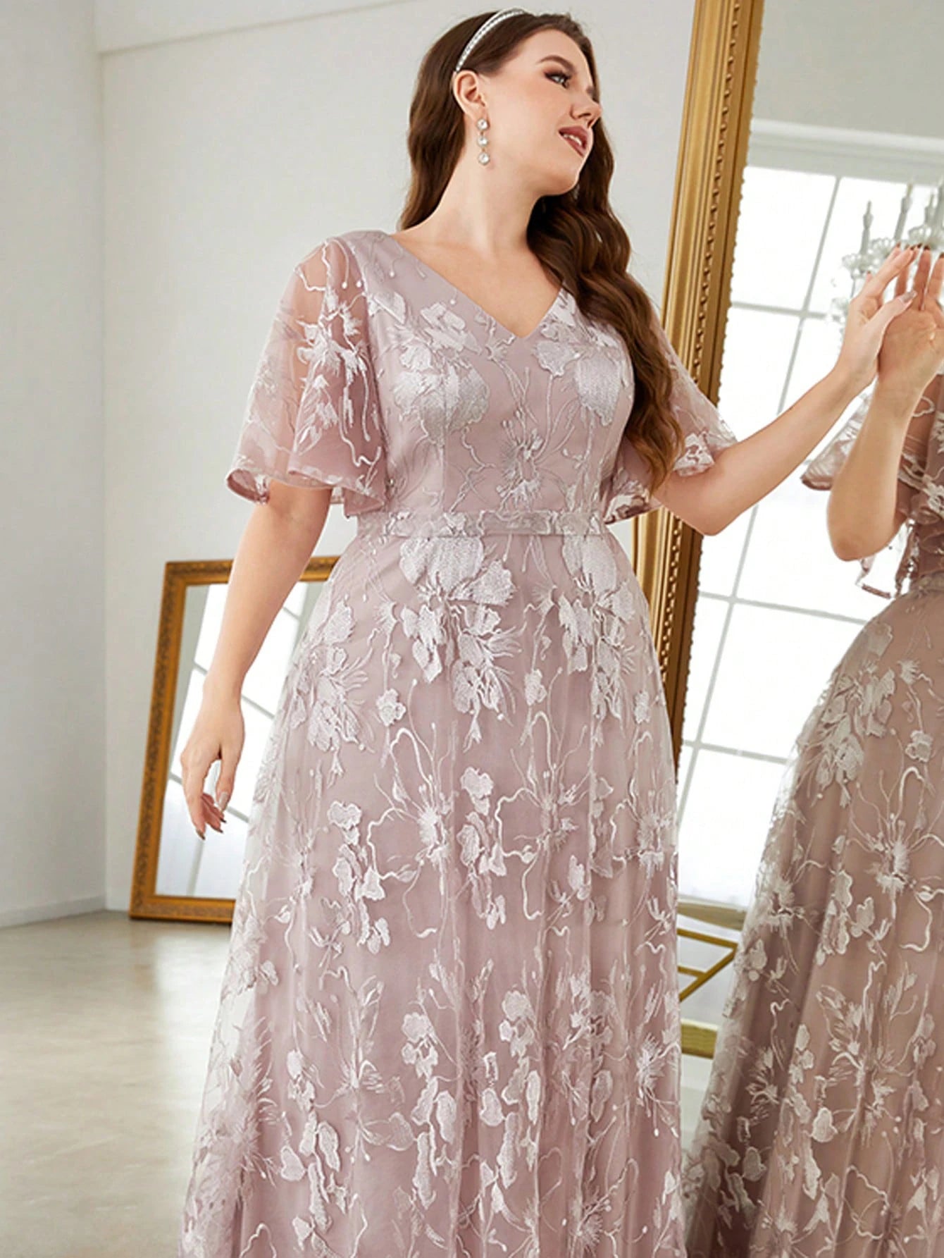 Mgiacy V-neck Lace Embroidered Short-Sleeved Flared Dress