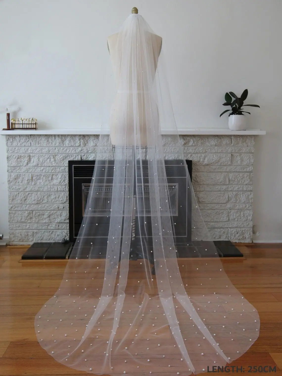 TOPQUEEN Pearls Wedding Veil 1 Tier Soft Bridal Veil Beaded Wedding