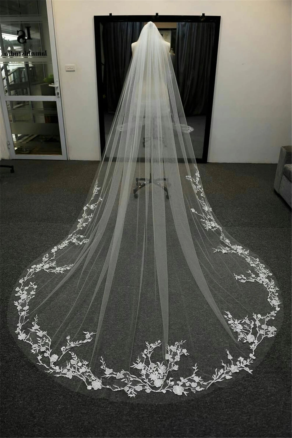 Long Bridal Veil Lace Trim Floral Appliques Leaf Edge Elegant