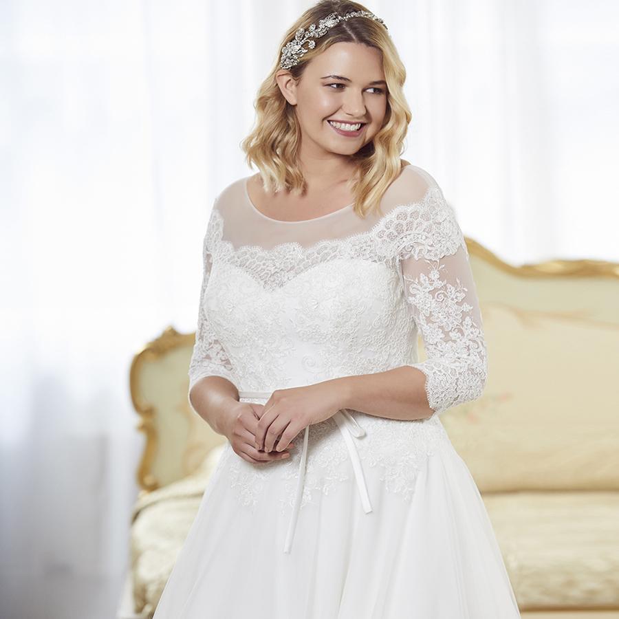 Elegant Three Quarter Sleeves Lace Wedding Dress